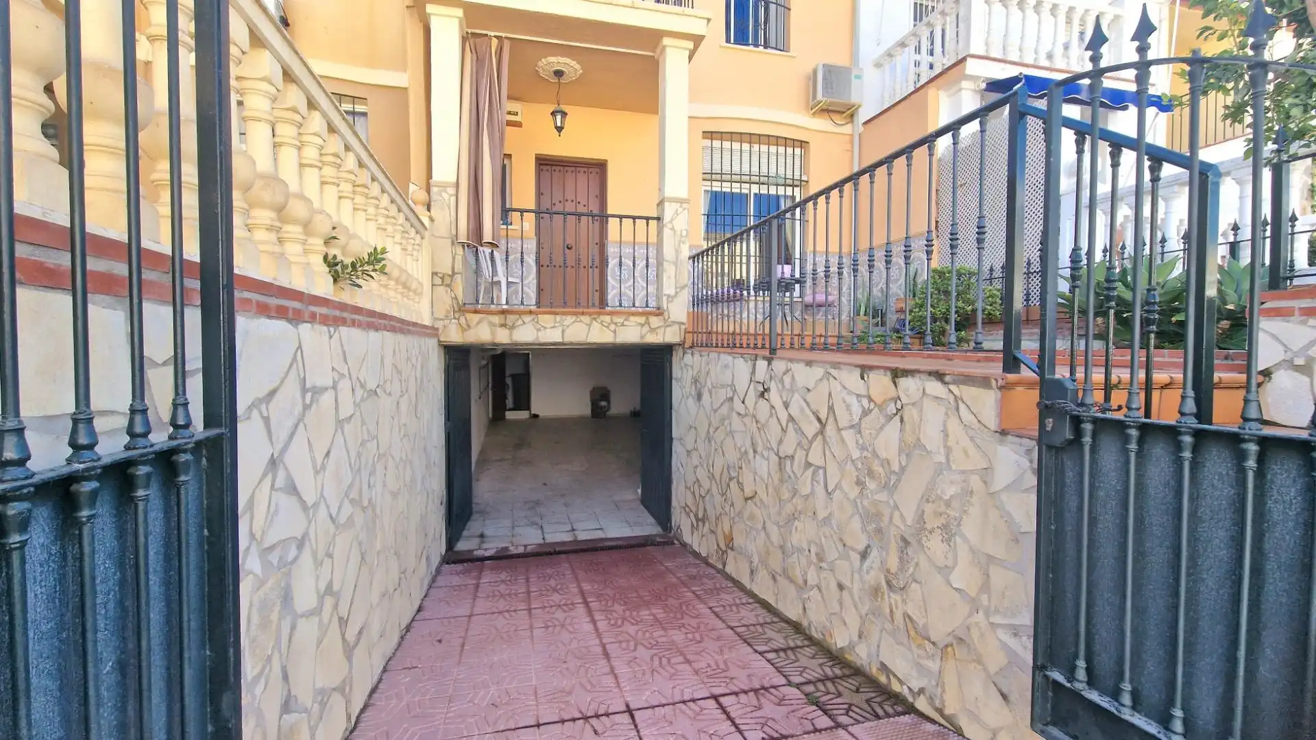 Casa adosada en venta en Calle del Río Darro, Centro