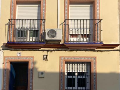 Vista exterior de Casa o xalet en venda en El Ronquillo amb Terrassa