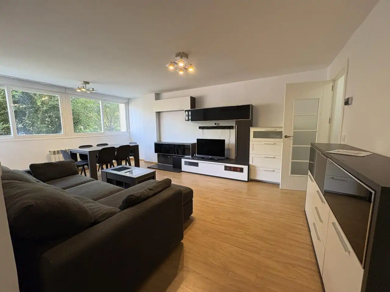 Living room of Flat for rent in Madrid  with Air Conditioner, Heating and Furnished