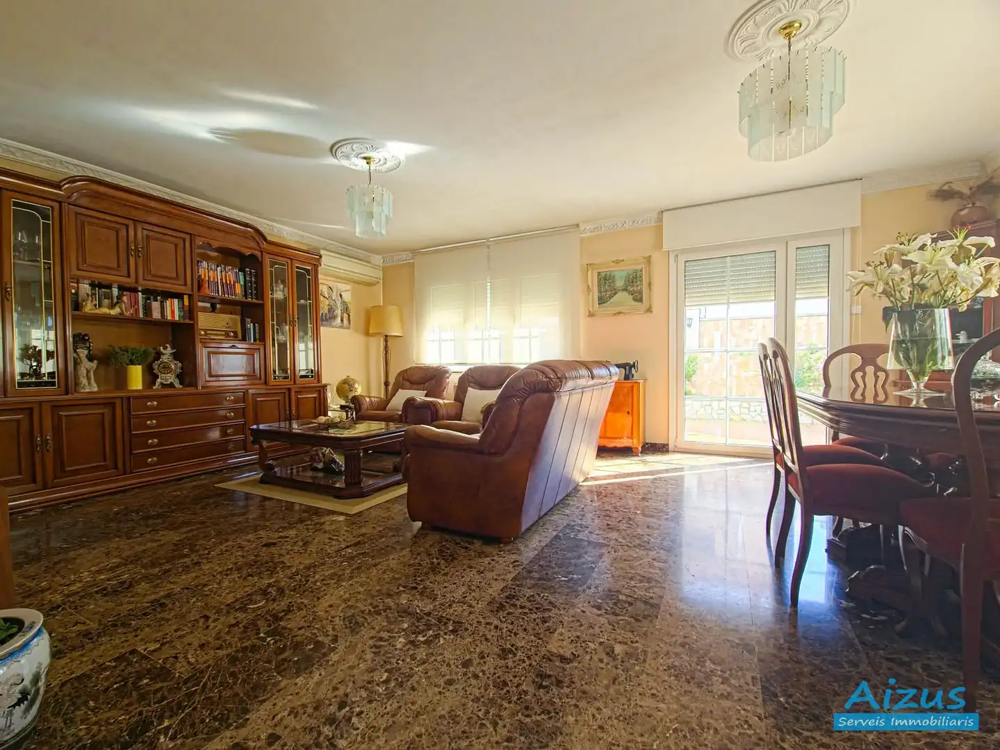 Sala d'estar de Casa o xalet en venda en Cerdanyola del Vallès amb Aire condicionat, Calefacció i Jardí privat