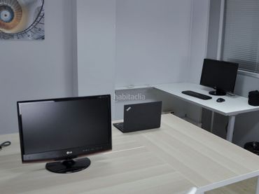 Oficina de lloguer a Carrer del Doctor Robert 40