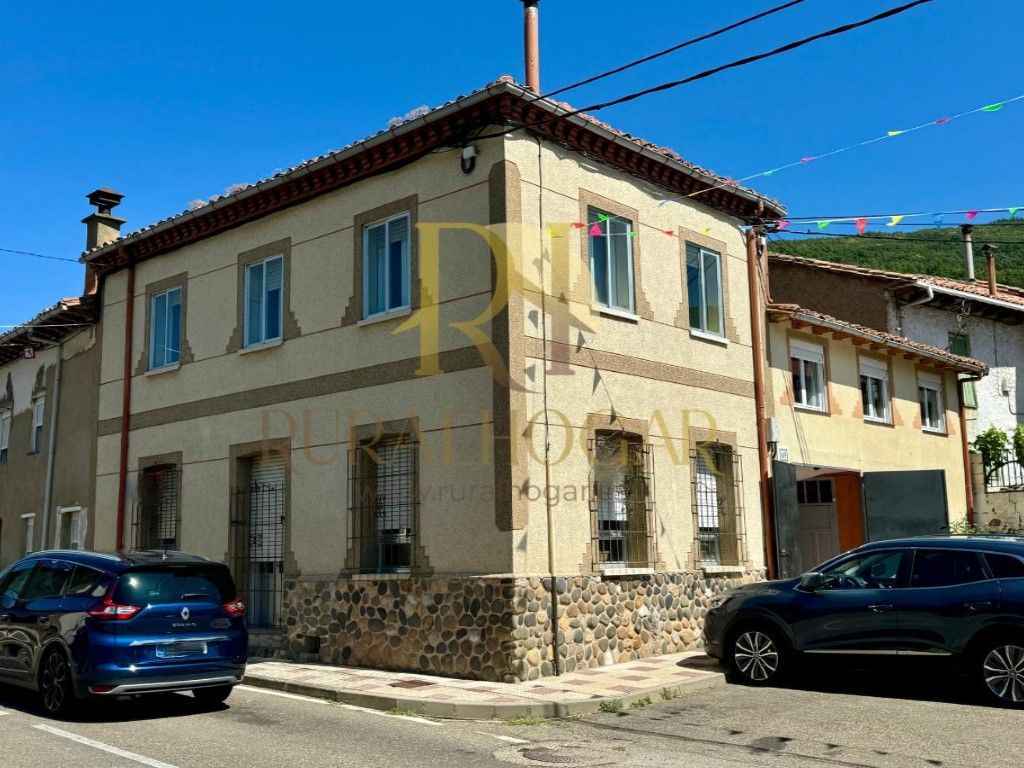 House or chalet for sale in Matallana de Torío