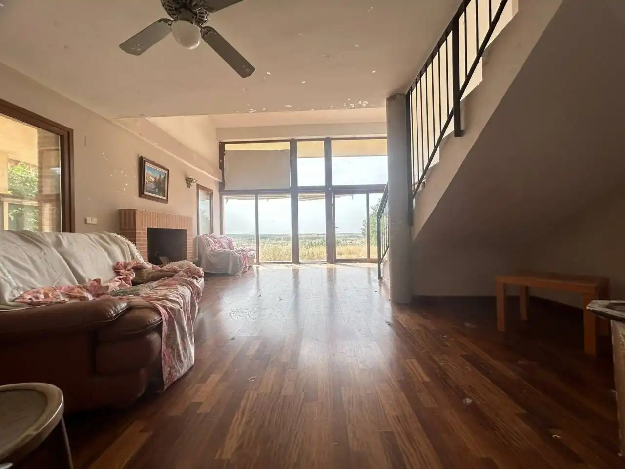 Wohnzimmer von Haus oder Chalet zum Verkauf in Layos mit Heizung, Privatgarten und Terrasse