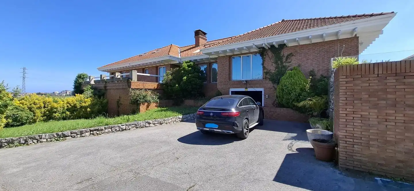 Exterior view of Houses for sale in Santa Cruz de Bezana  with Terrace, Sauna and Community pool