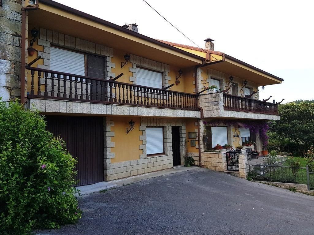 Exterior view of House or chalet for sale in Puente Viesgo  with Heating, Private garden and Parquet flooring