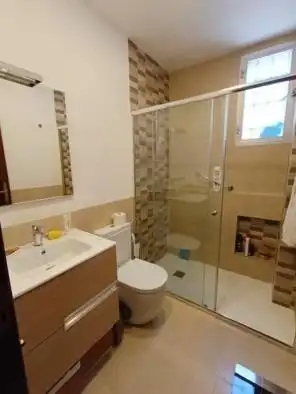 Bany de Casa o xalet en venda en Madrid amb Aire condicionat, Calefacció i Jardí privat