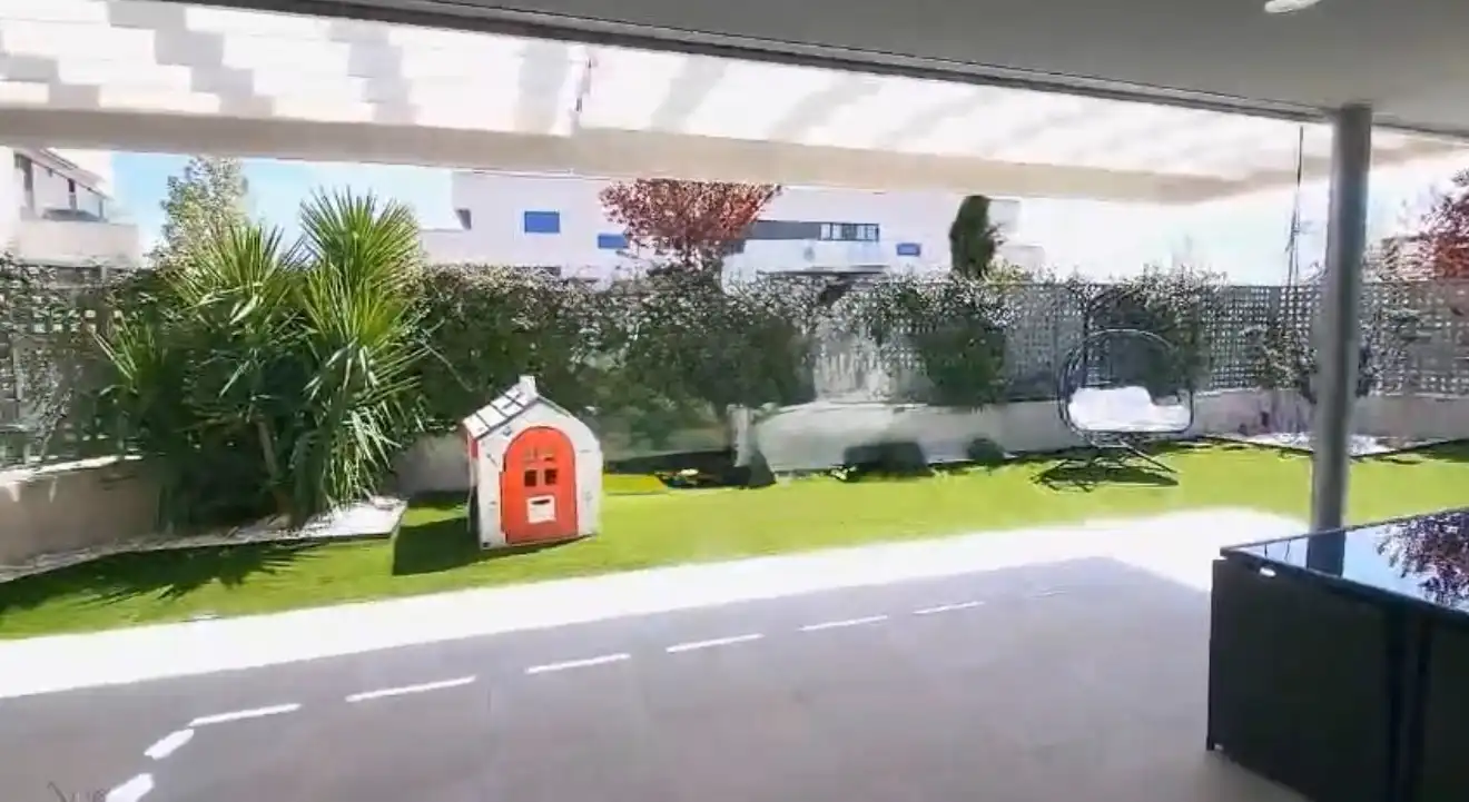 Ground floor for rent in Avenida Víctimas del Terrorismo, Valenoso