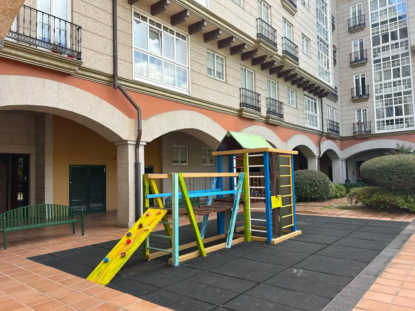 Vista exterior de Dúplex en venda en A Coruña Capital  amb Aire condicionat, Calefacció i Piscina comunitària