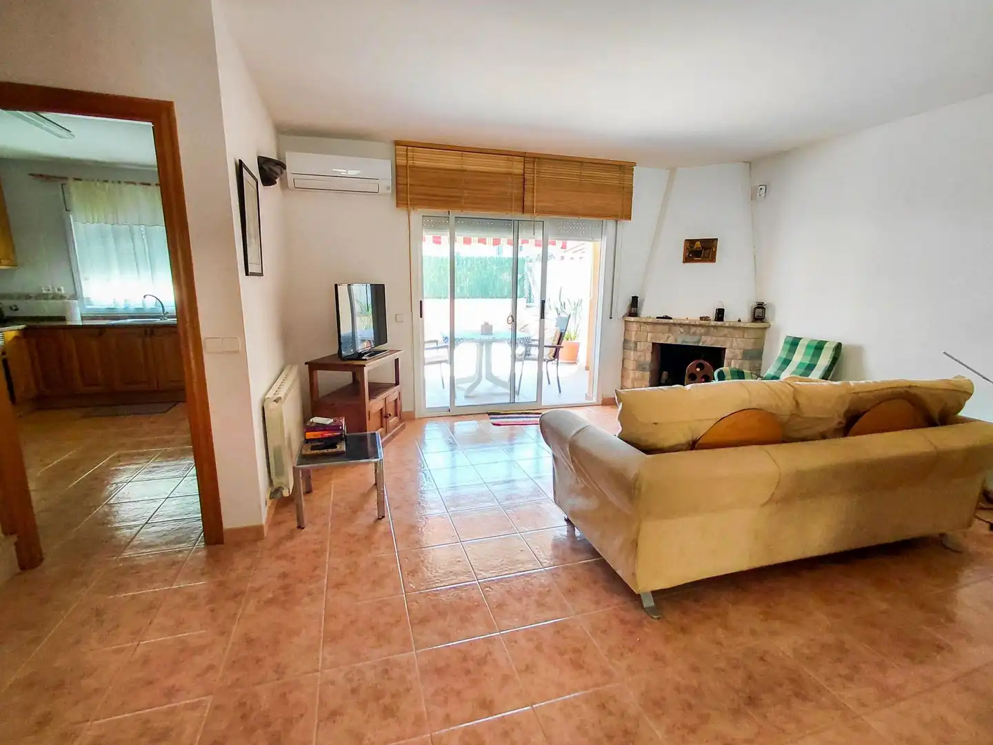 Sala d'estar de Casa adosada en venda en Cunit amb Aire condicionat, Calefacció i Terrassa