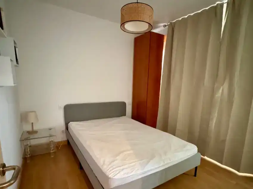 Bedroom of Flat for rent in Haro