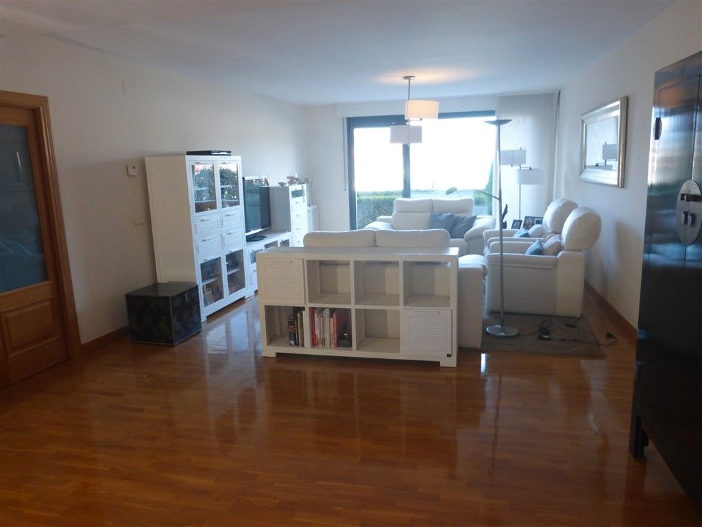 Living room of Single-family semi-detached for sale in Huarte / Uharte  with Heating, Private garden and Parquet flooring