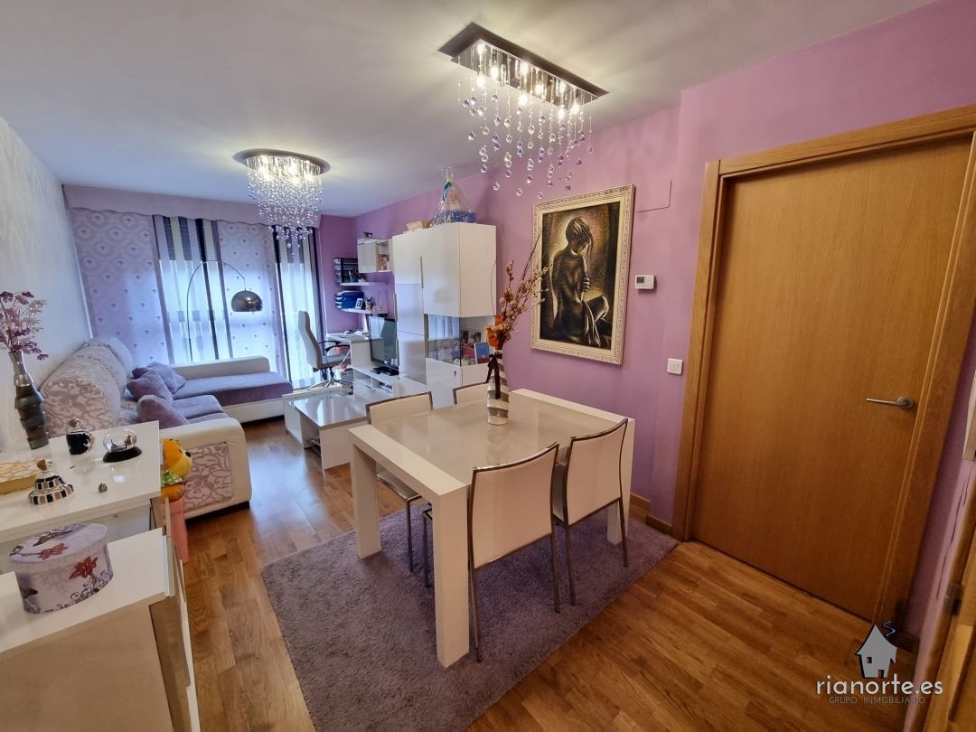 Sala d'estar de Pis en venda en Avilés amb Calefacció, Terrassa i Traster