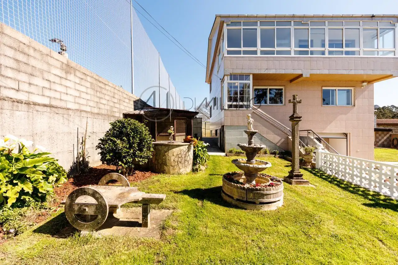 Vista exterior de Casa o chalet en venta en Vigo  con Calefacción, Jardín privado y Parquet