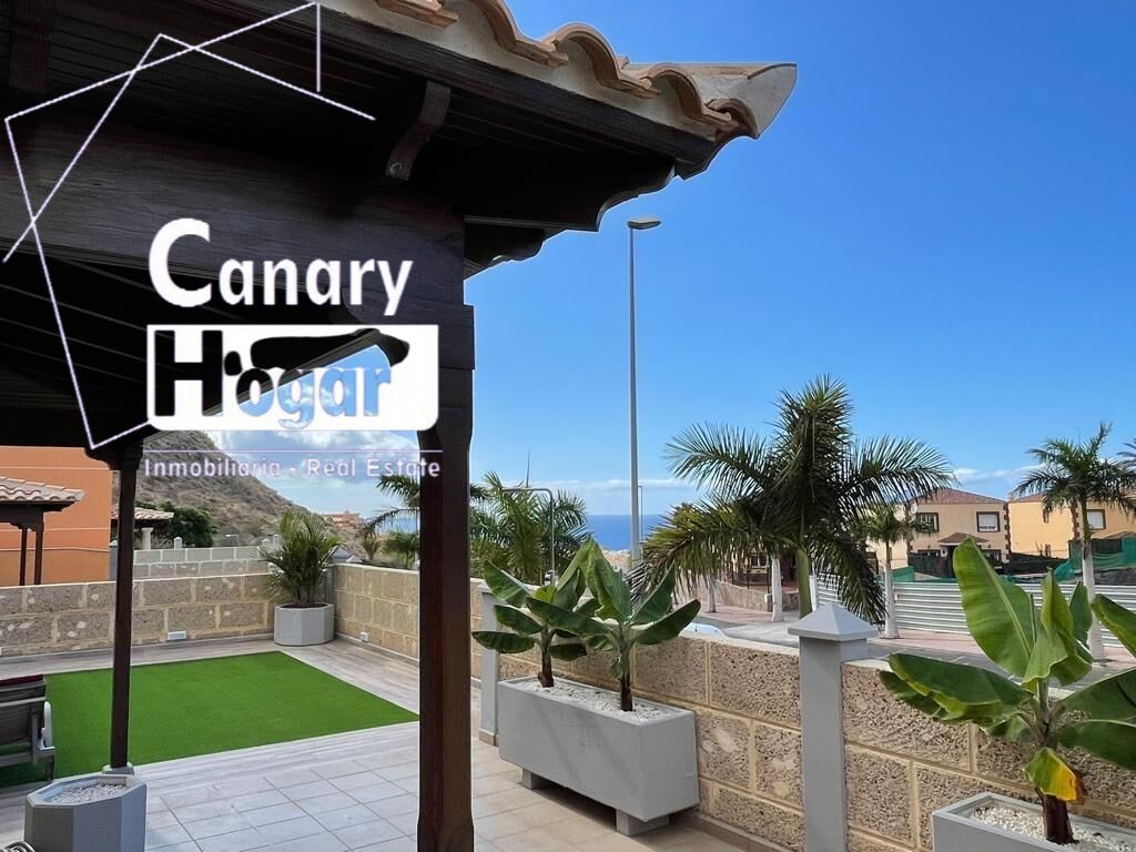 Vista exterior de Casa o chalet en venta en Arona con Aire acondicionado, Jardín privado y Terraza