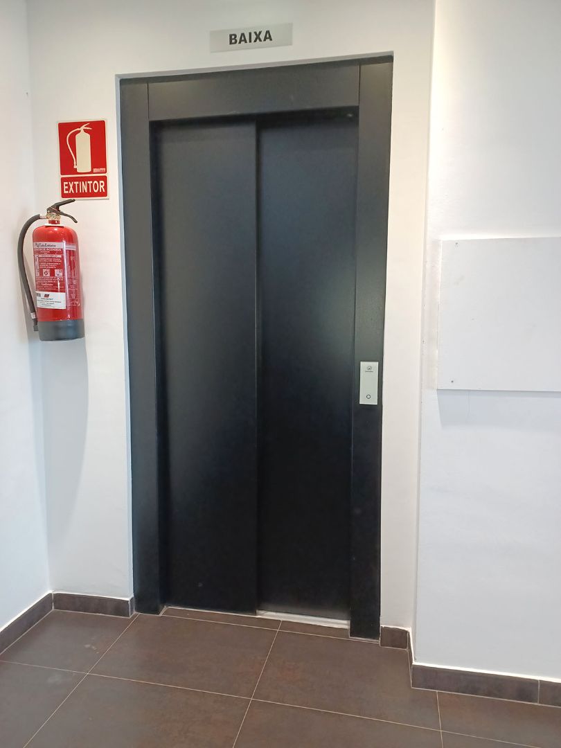 Erdgeschoss zum Verkauf in Llançà mit Klimaanlage, Heizung und Privatgarten