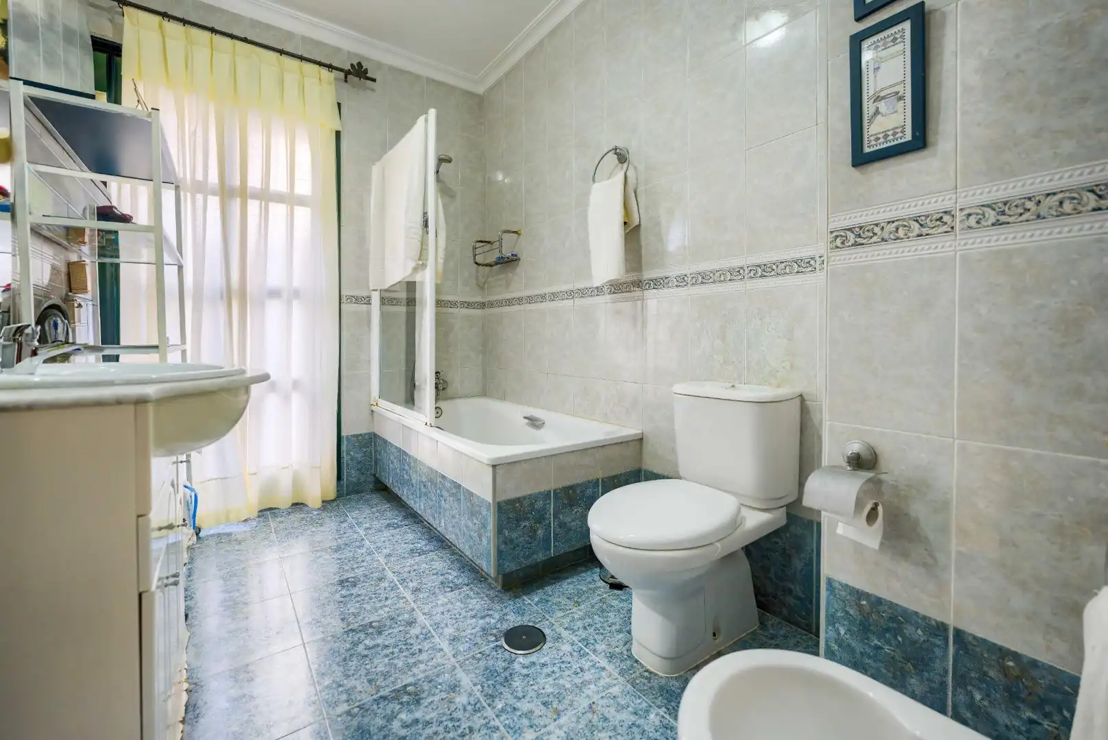 Bathroom of Houses for sale in Espartinas  with Air Conditioner, Private garden and Terrace