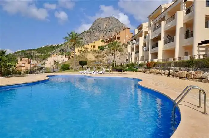 Vista exterior de Apartament en venda en Calpe / Calp amb Aire condicionat, Calefacció i Jardí privat