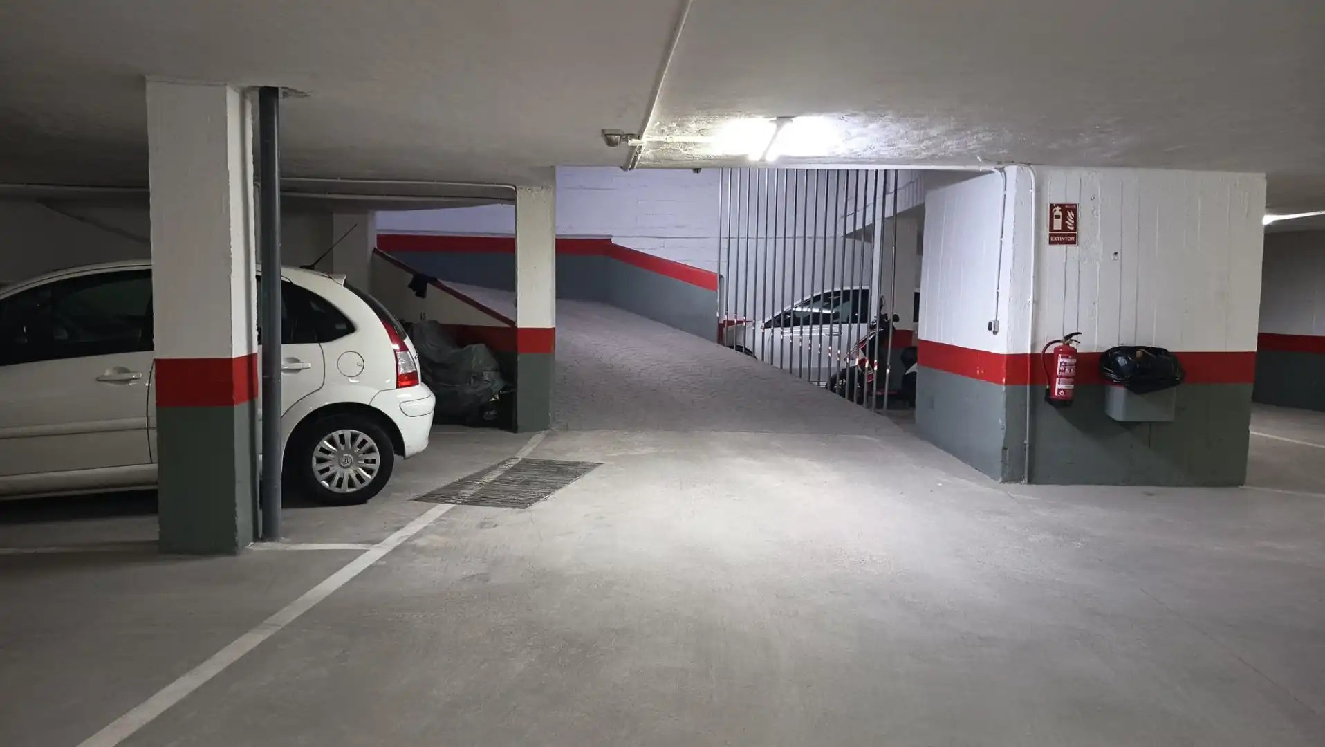 Se vende Cochera en la Plaza Emilio Luque, imatge 2