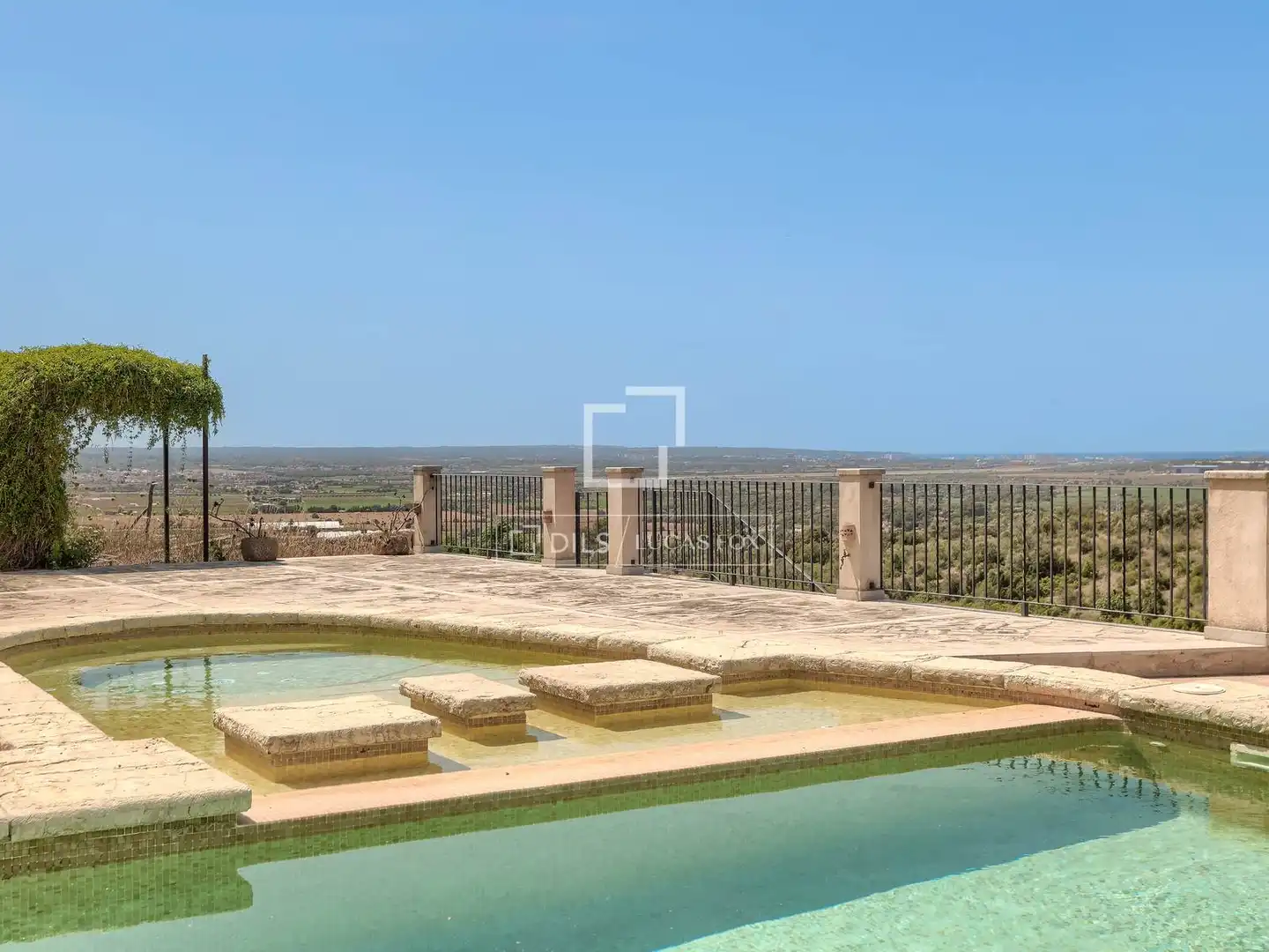 Casa rústica con piscina en venta en Llevant