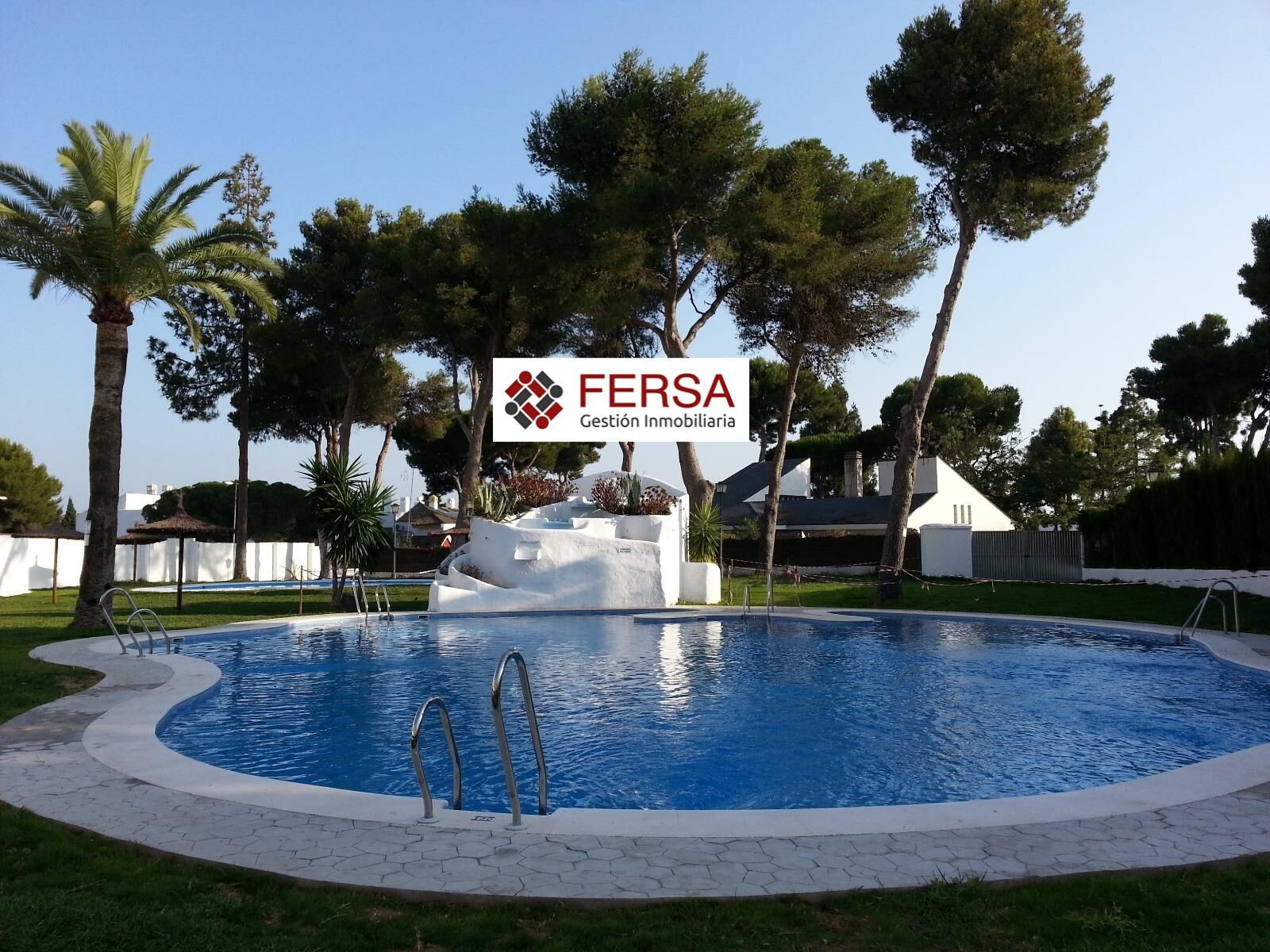 Piscina de Apartament en venda en El Puerto de Santa María amb Aire condicionat, Jardí privat i Terrassa