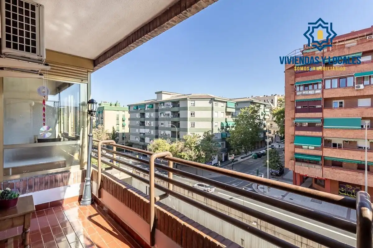 Flat with lift for sale in Beiro