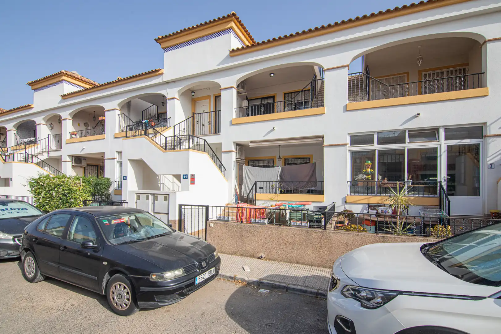 Vista exterior de Casa o xalet en venda en Orihuela amb Calefacció, Moblat i Piscina comunitària