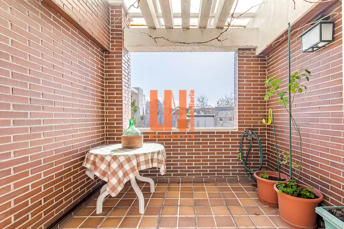 Terraza de Casa adosada en venta en Madrid con Aire acondicionado, Calefacción y Jardín privado