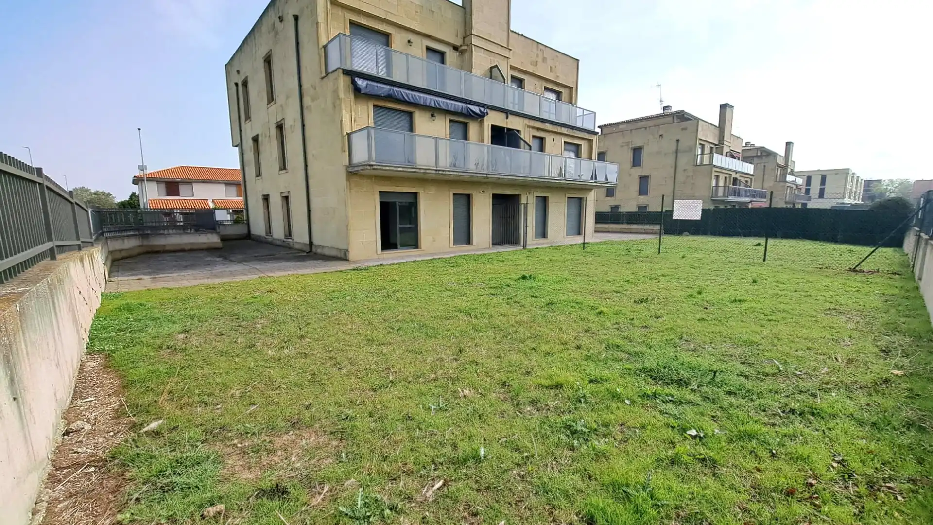 Vista exterior de Piso en venta en Cirueña con Calefacción, Jardín privado y Terraza