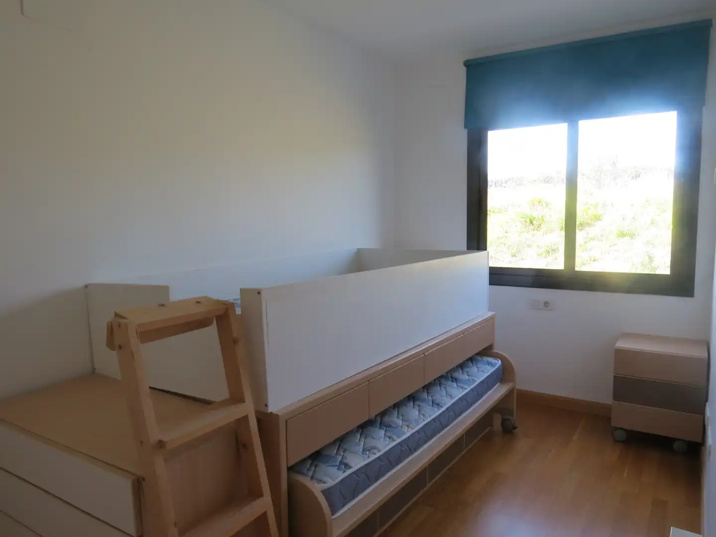 Schlafzimmer von Einfamilien-Reihenhaus zum Verkauf in Sant Andreu de Llavaneres mit Klimaanlage, Heizung und Parkett