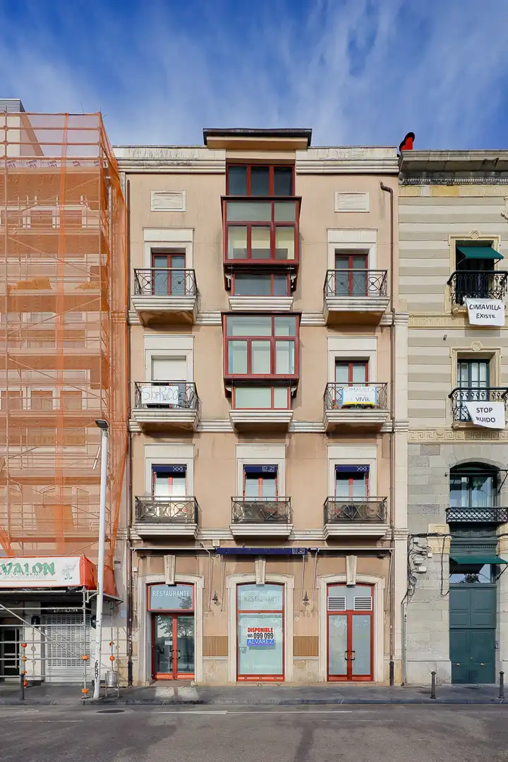Außenansicht von Geschaftsraum zur Miete in Gijón  mit Klimaanlage