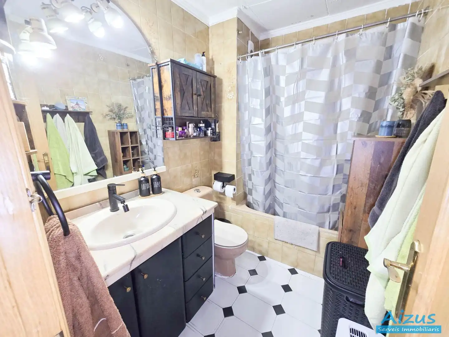 Baño de Piso en venta en Ripollet con Aire acondicionado, Horno y Balcón