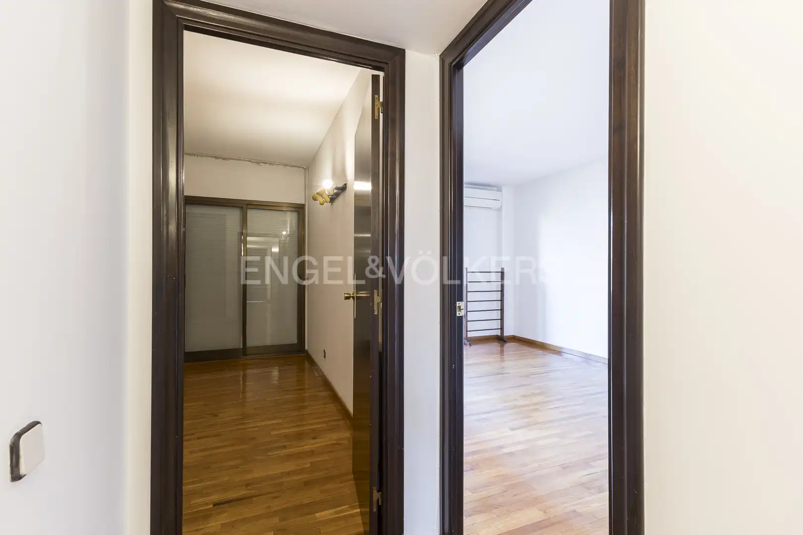 Flat for sale in Barcelona  with Air Conditioner, Heating and Private garden