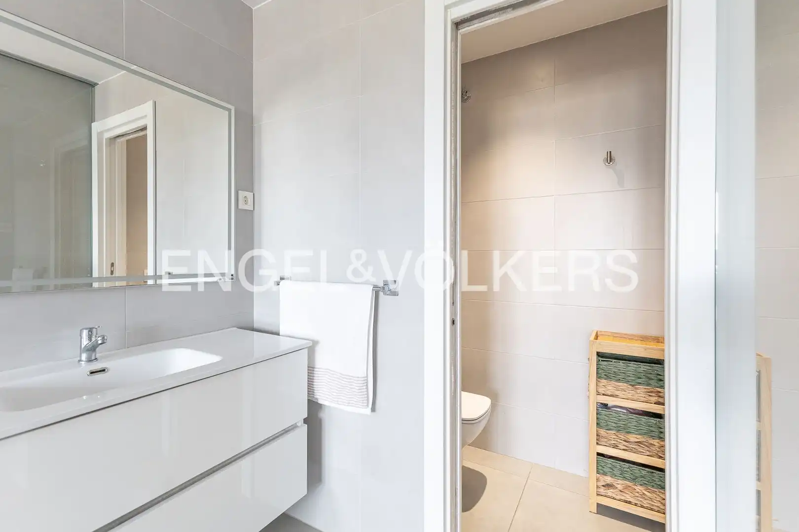 Bathroom of Attic for rent in Madrid  with Air Conditioner, Heating and Private garden