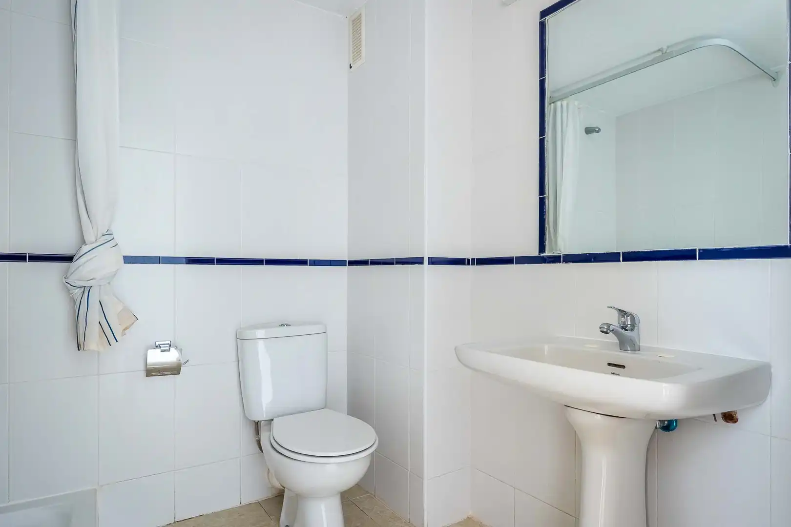 Bathroom of Flat for sale in Sevilla