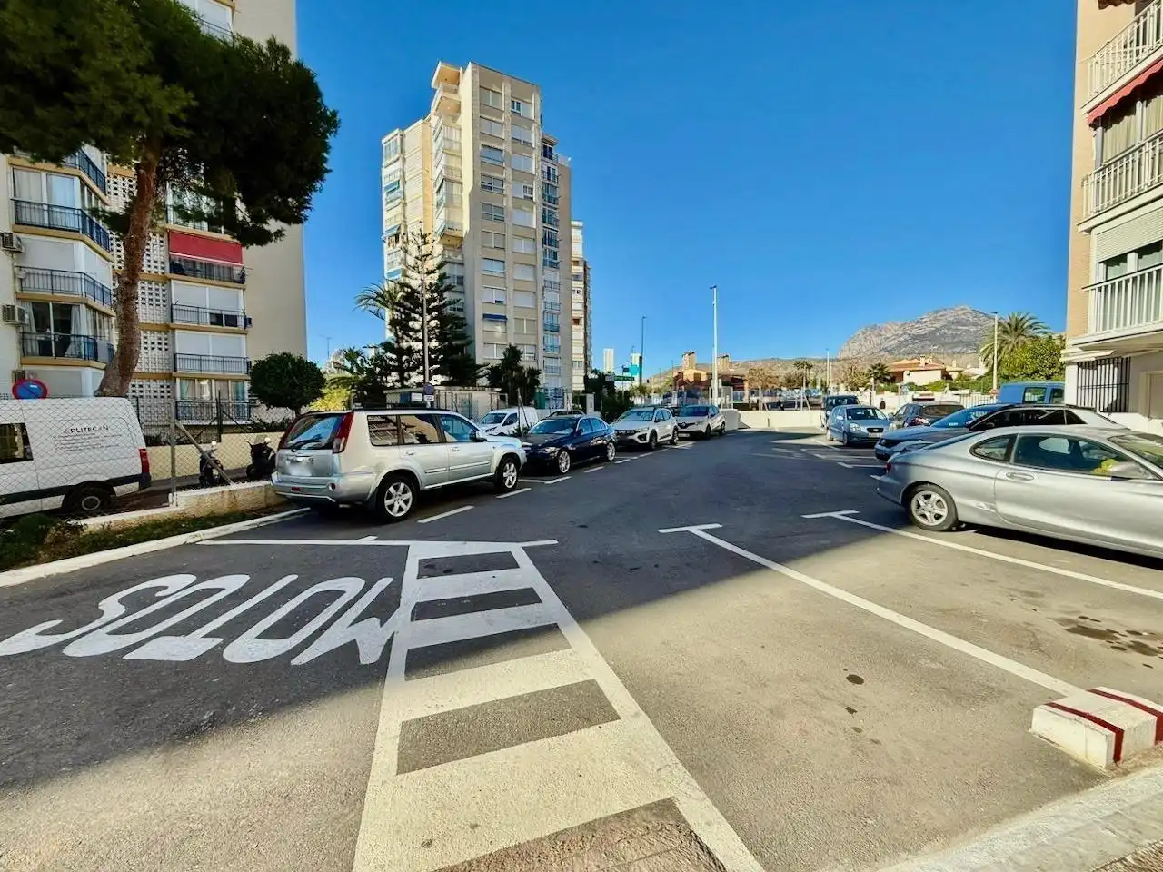 Aparcament de Apartament en venda en Benidorm amb Terrassa i Piscina comunitària