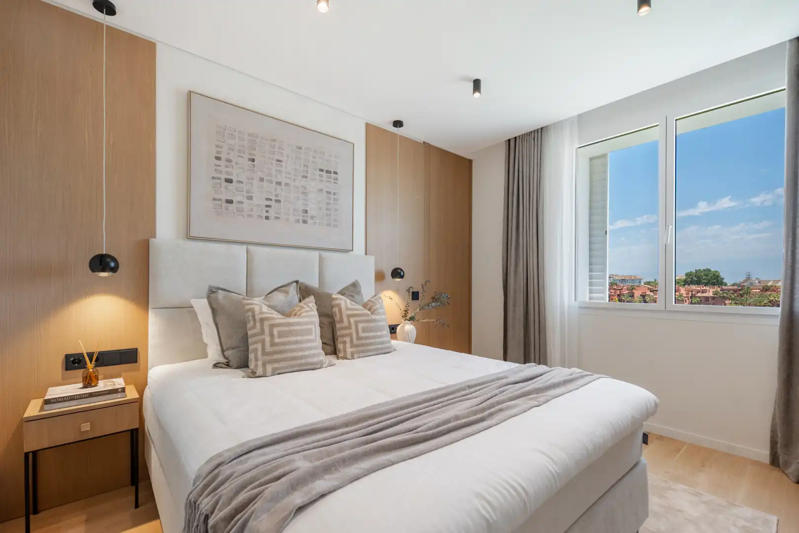 Schlafzimmer von Dachboden zum Verkauf in Marbella mit Klimaanlage, Terrasse und Schwimmbad