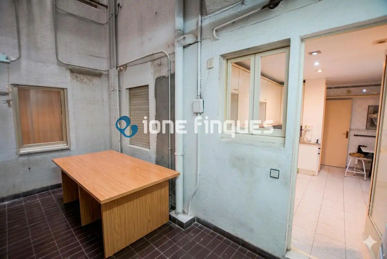 Wohnung zum Verkauf in Barcelona mit Heizung, Privatgarten und Abstellraum