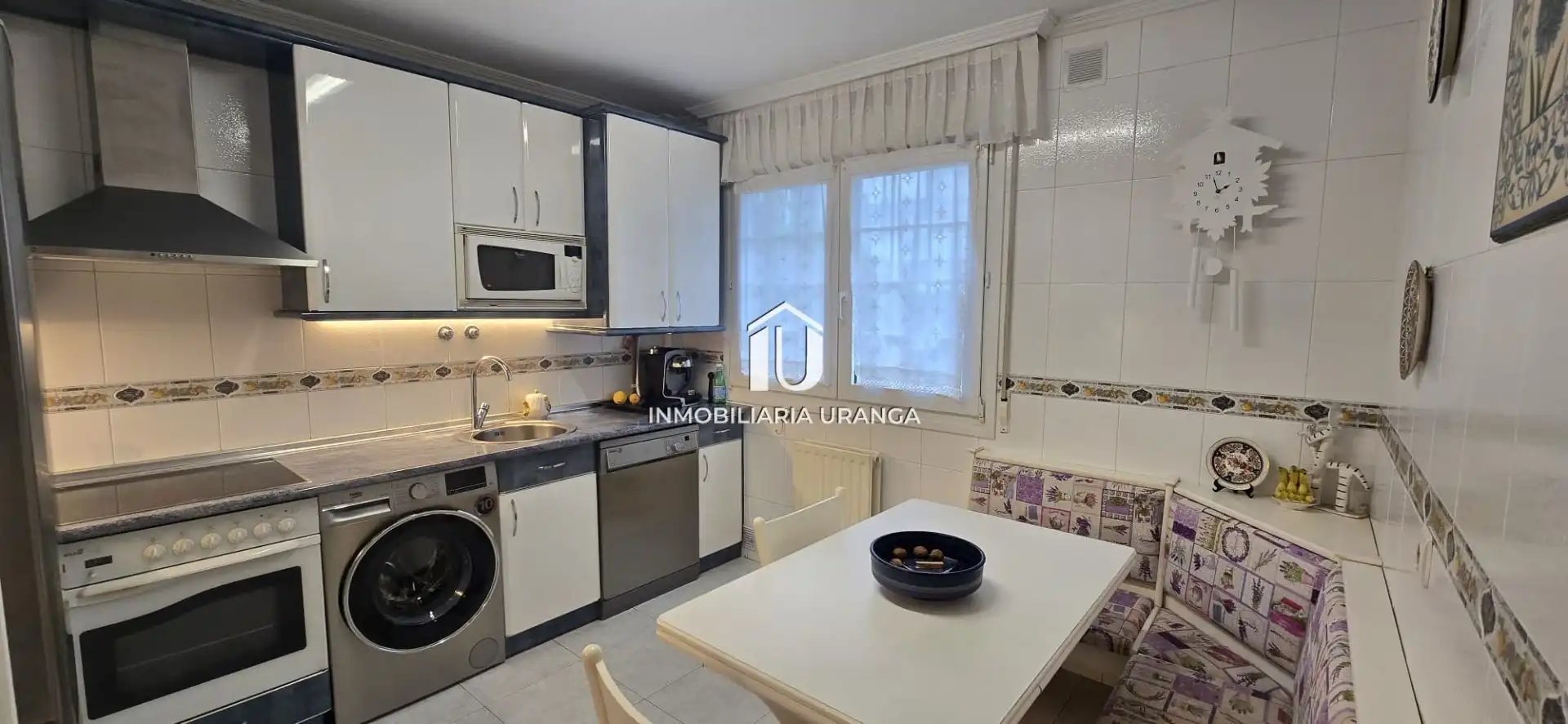 Vista exterior de Casa o chalet en venta en Laredo con Calefacción, Terraza y Amueblado
