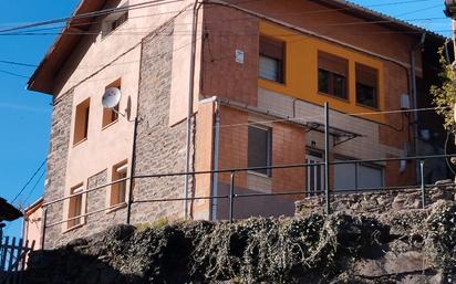 Vista exterior de Casa o xalet en venda en Aller amb Calefacció, Parquet i Terrassa