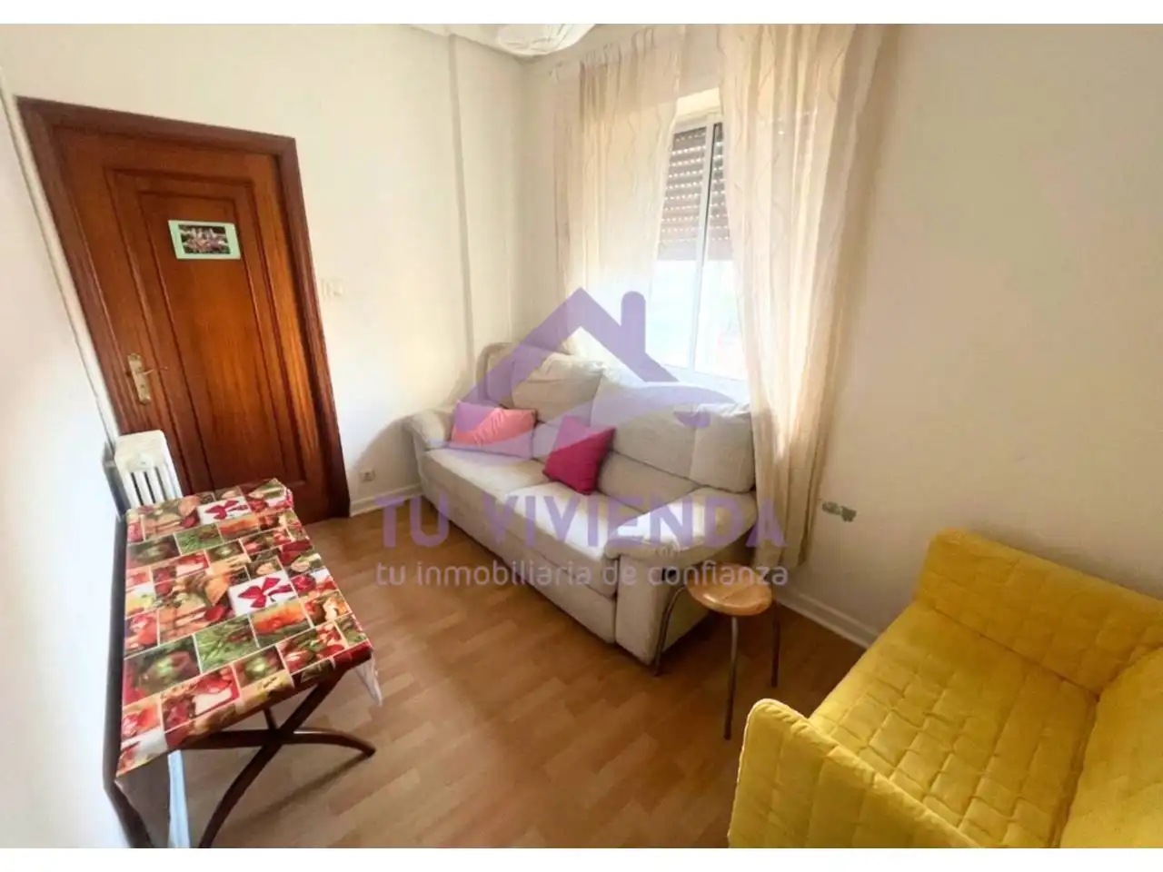 Living room of Flat for sale in Valladolid  with Terrace and Storage room
