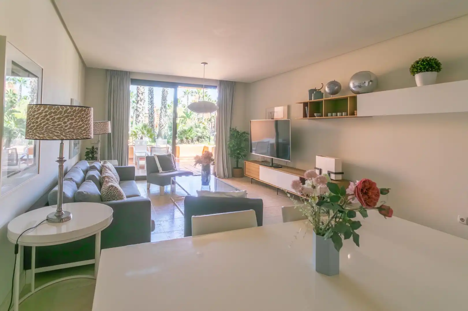 Sala d'estar de Apartament en venda en Chiclana de la Frontera amb Jardí privat i Piscina comunitària