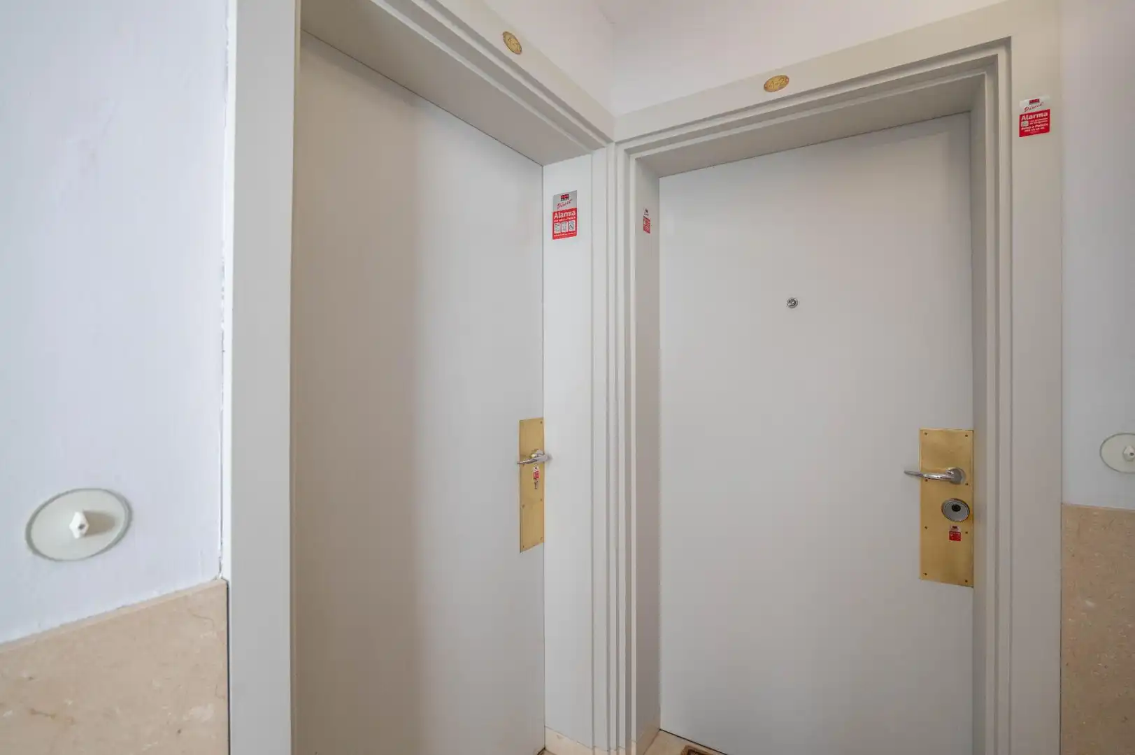Piso en venta en Granada con Calefacción, Parquet y Alarma