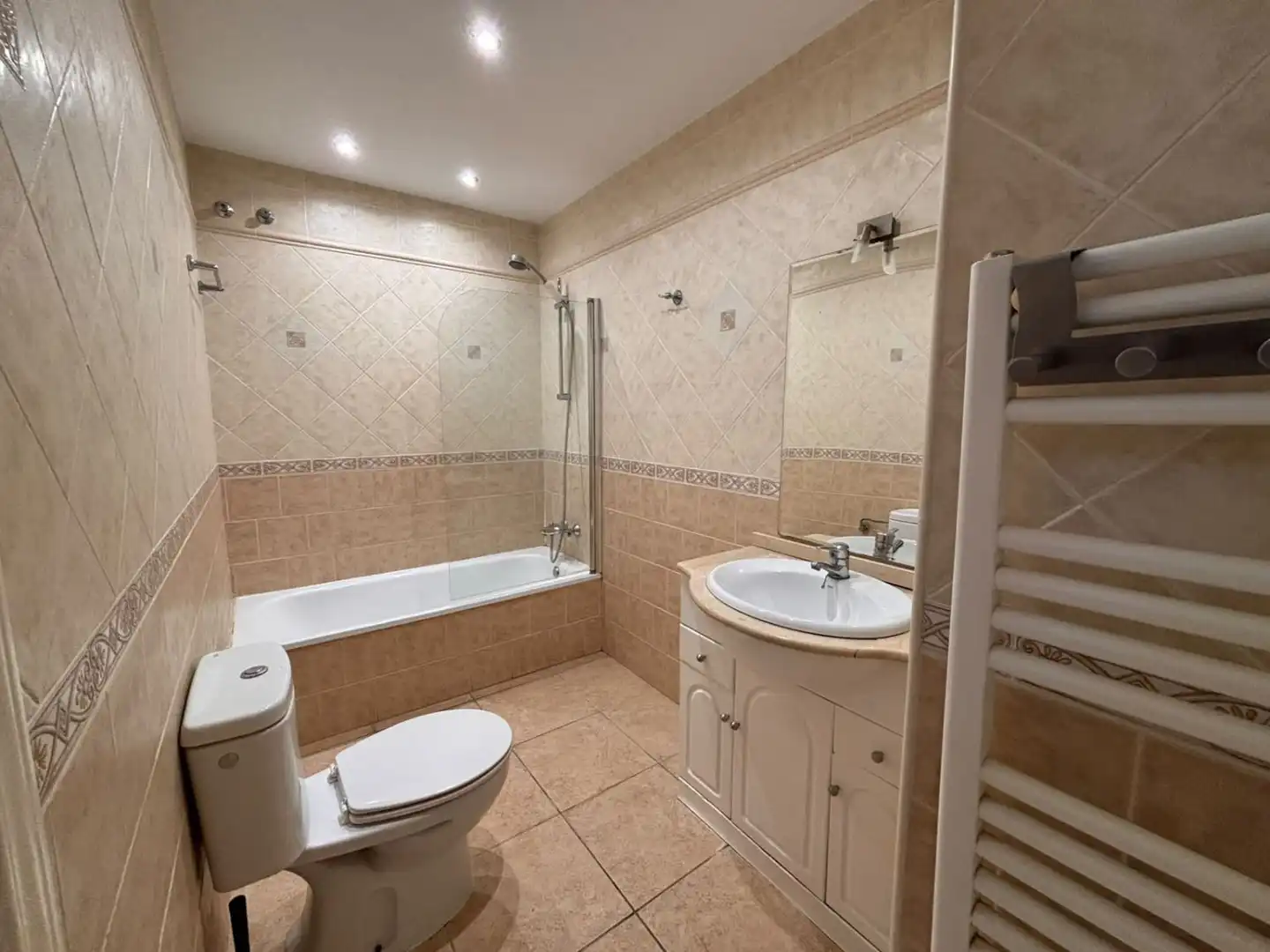 Bathroom of Houses for sale in Coín  with Air Conditioner, Heating and Private garden