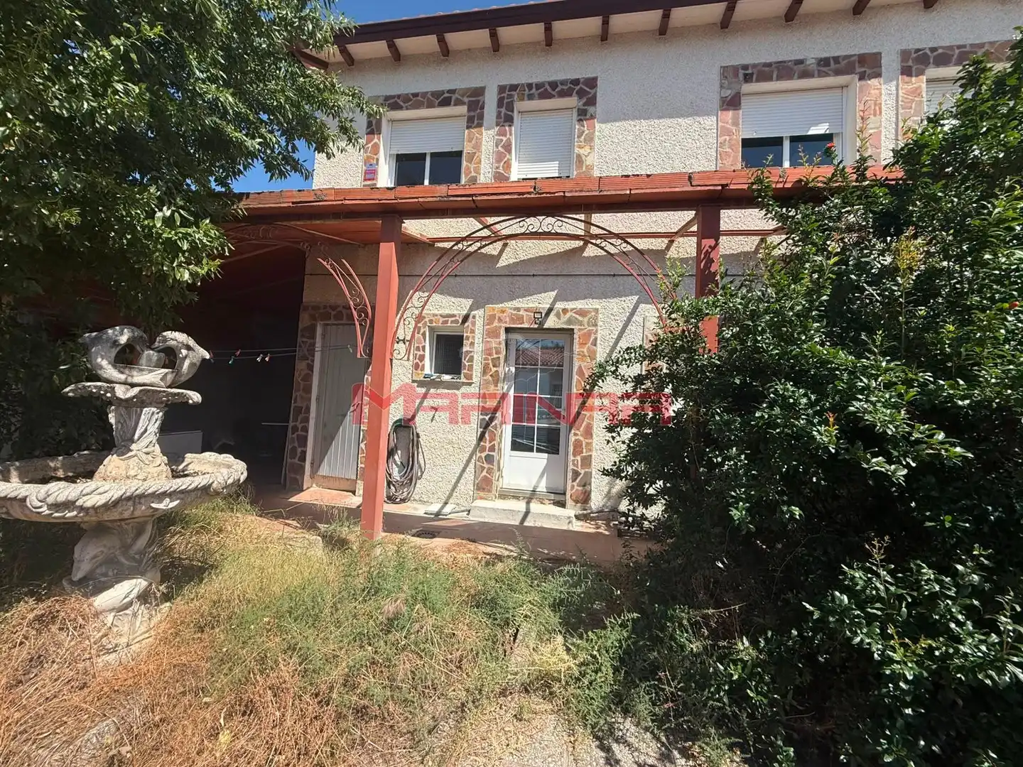 Vista exterior de Casa adosada en venda en Seseña amb Calefacció i Traster