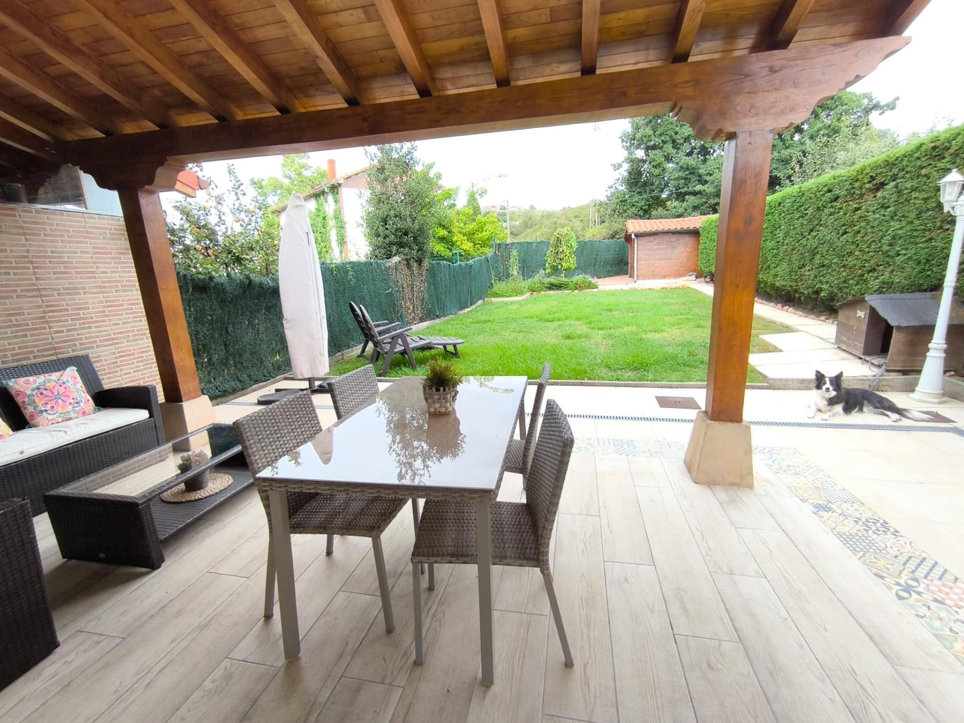 Jardí de Casa o xalet en venda en Torrelavega  amb Calefacció, Jardí privat i Terrassa