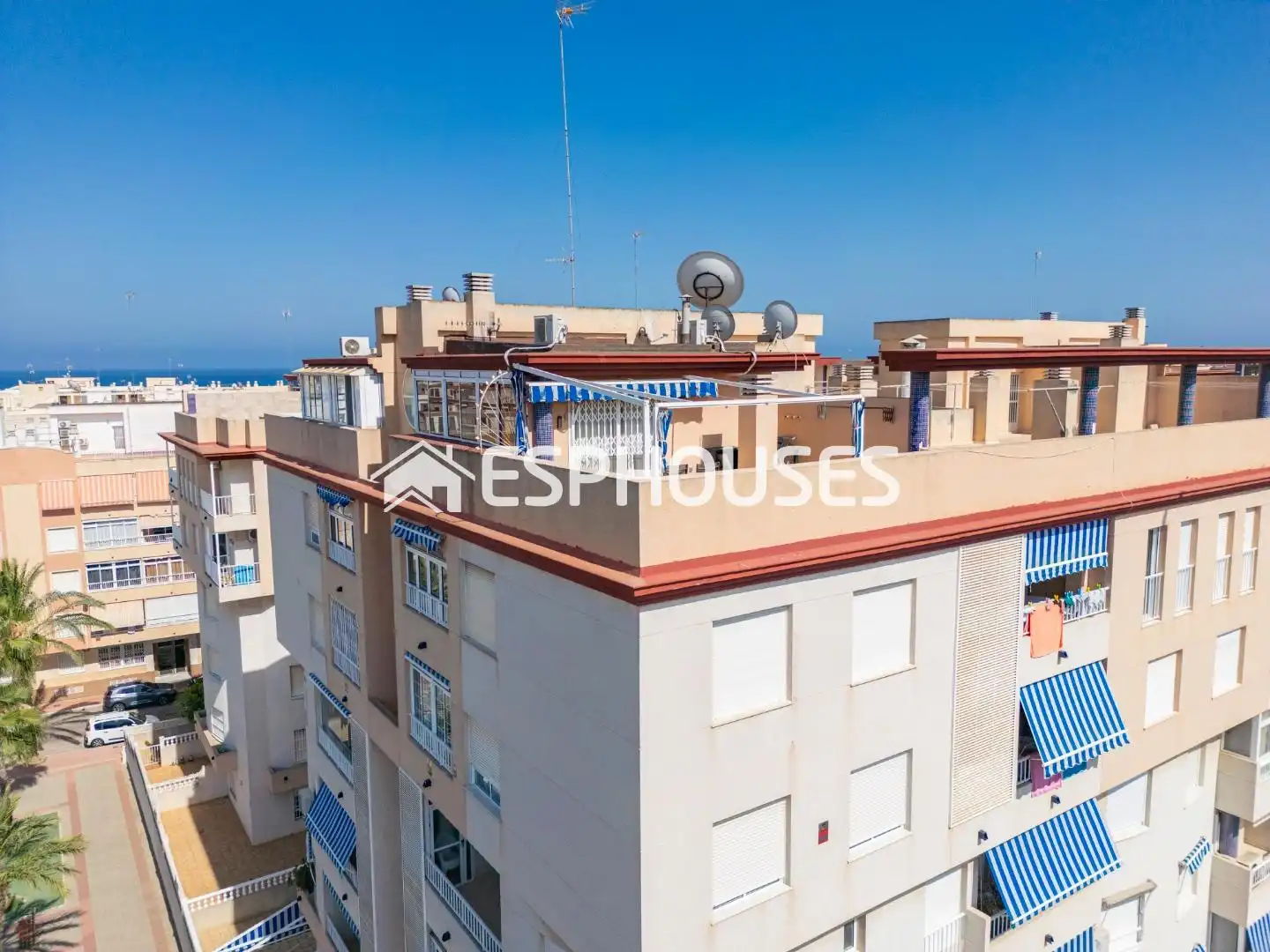 Exterior view of Attic for sale in Guardamar del Segura  with Air Conditioner, Terrace and Storage room