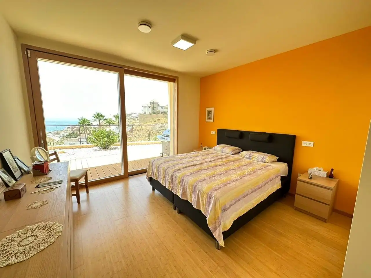 Dormitori de Casa o xalet en venda en Torrox amb Aire condicionat, Jardí privat i Terrassa