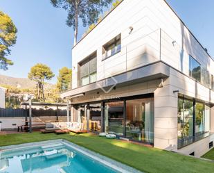 Vista exterior de Casa o xalet en venda en Castelldefels amb Aire condicionat, Calefacció i Jardí privat