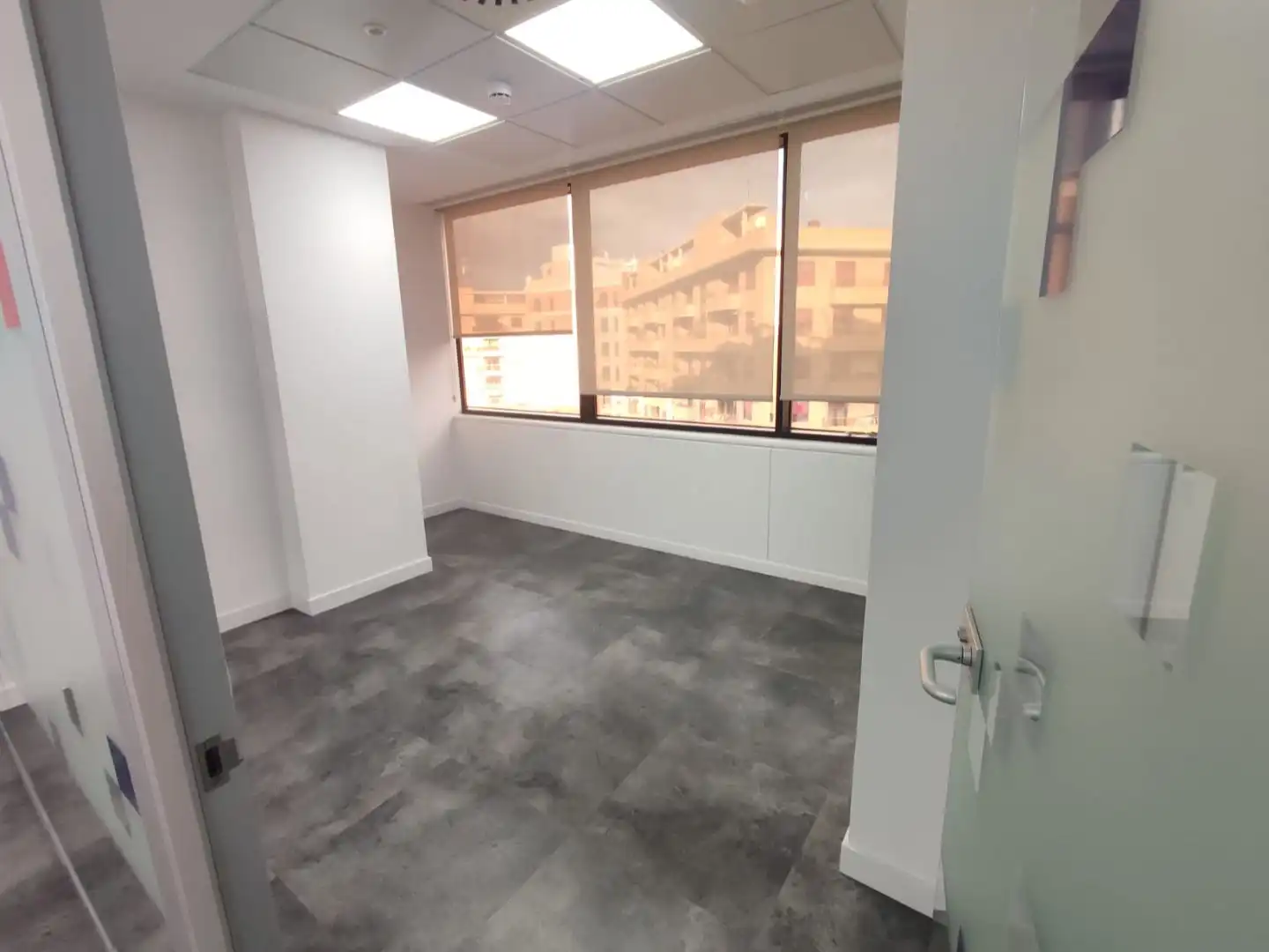 Office space with lift to rent in Paseo de l'Albereda 35, imagen 2