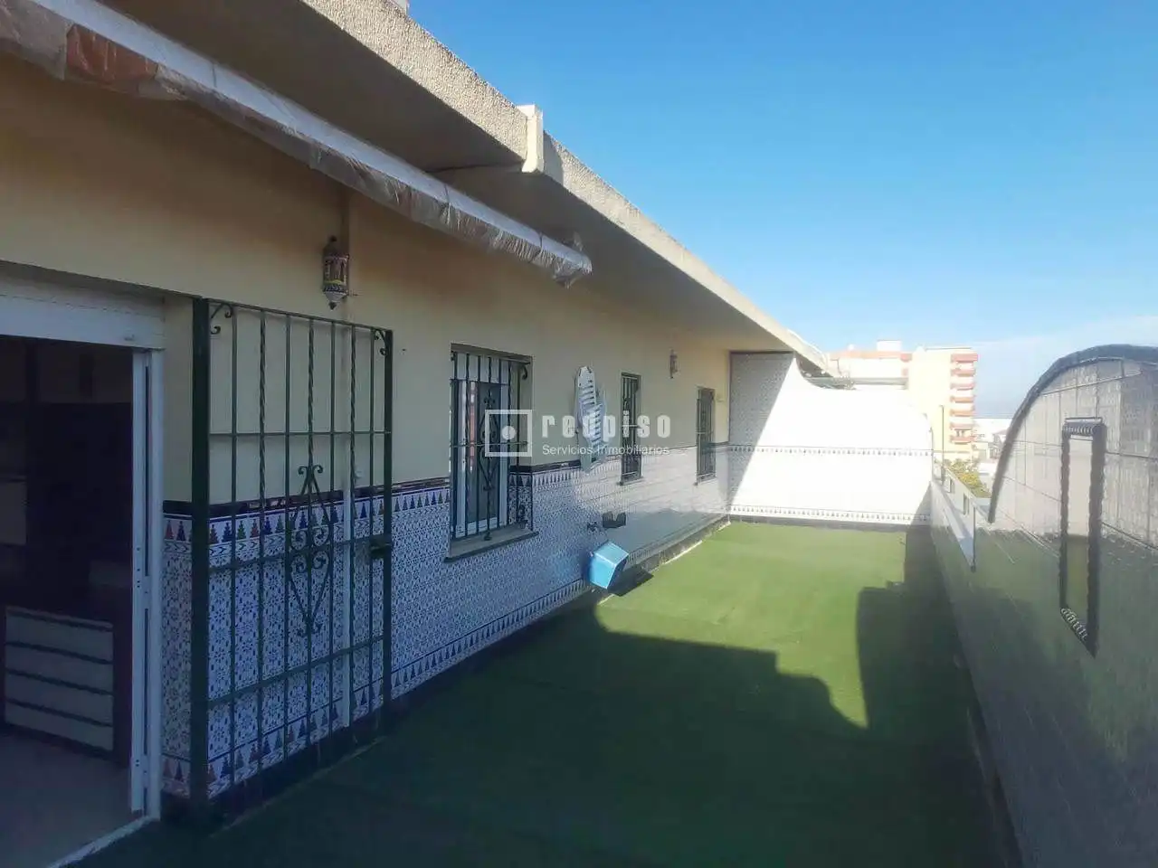 Vista exterior de Àtic en venda en Sanlúcar de Barrameda amb Aire condicionat, Terrassa i Alarma